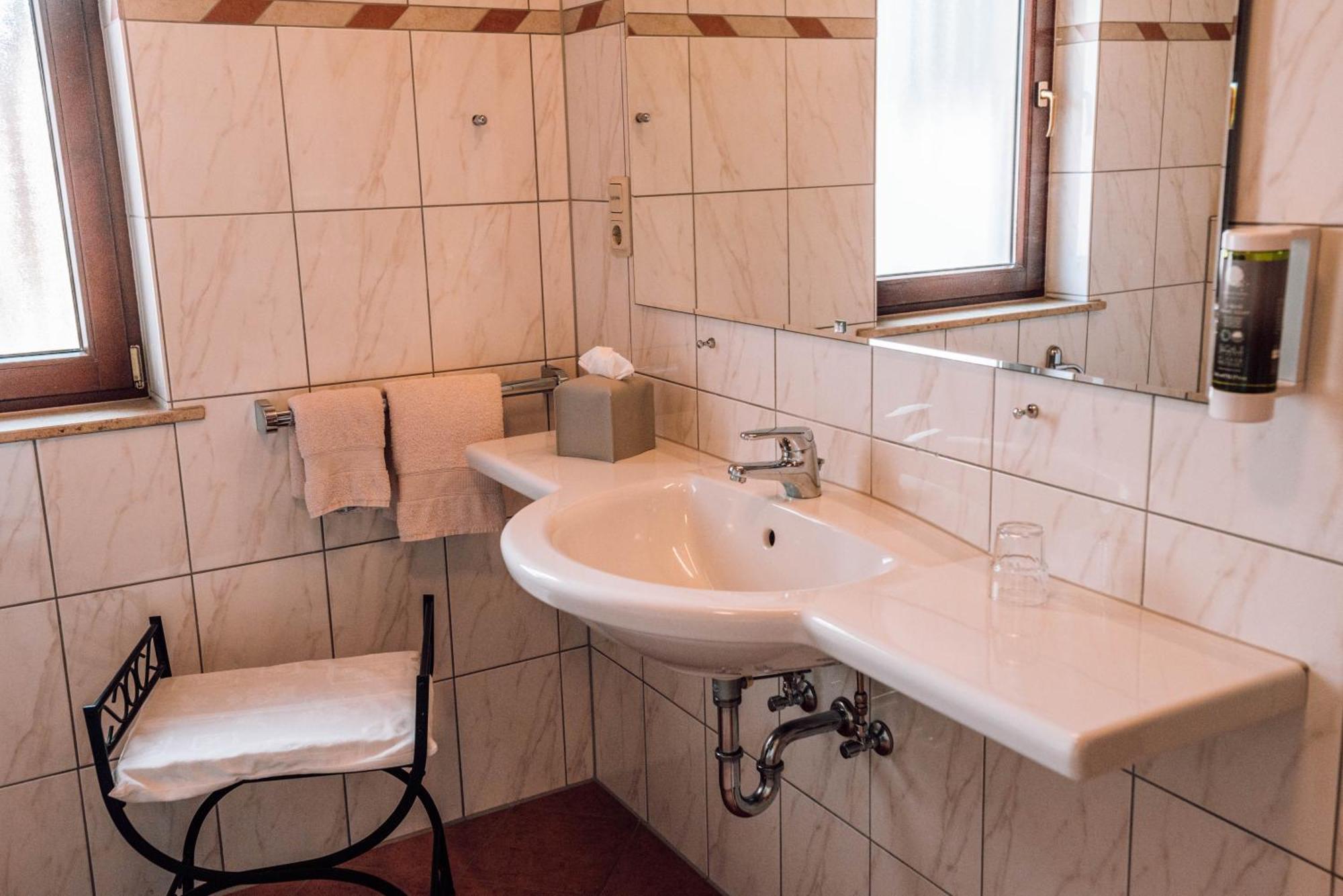Отель Schmidtburger Hof Weiler bei Monzingen Номер фото